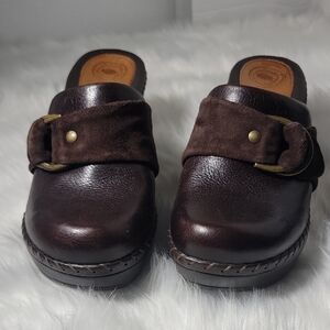 Nurture by Lamaze  Dark Brown leather Clogs size 8